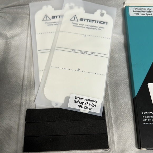 Screen protector for Galaxy S7 Edge. Original box with preparation guides - Picture 3 of 6